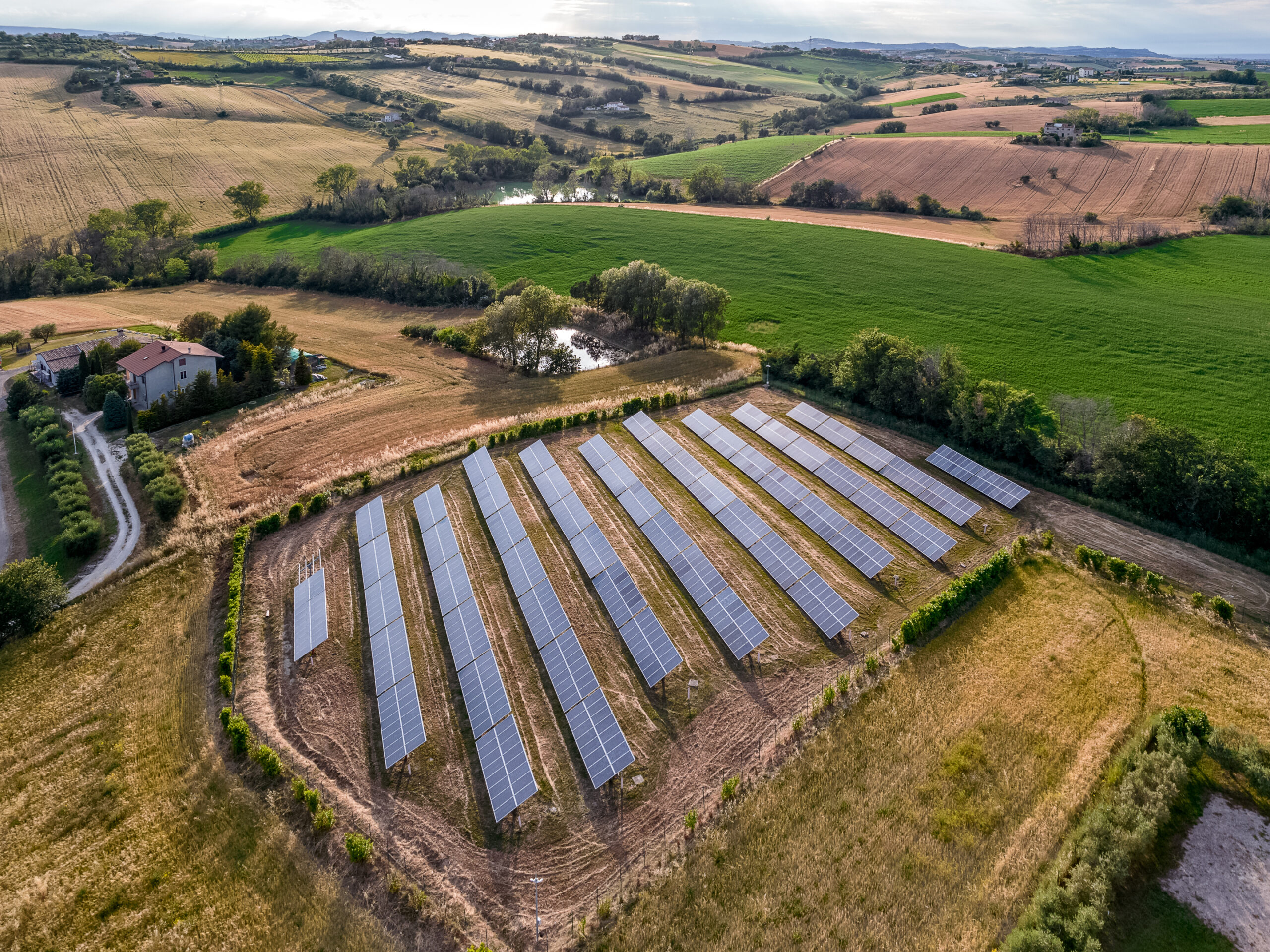 Impianto fotovoltaico su terreno agricolo
